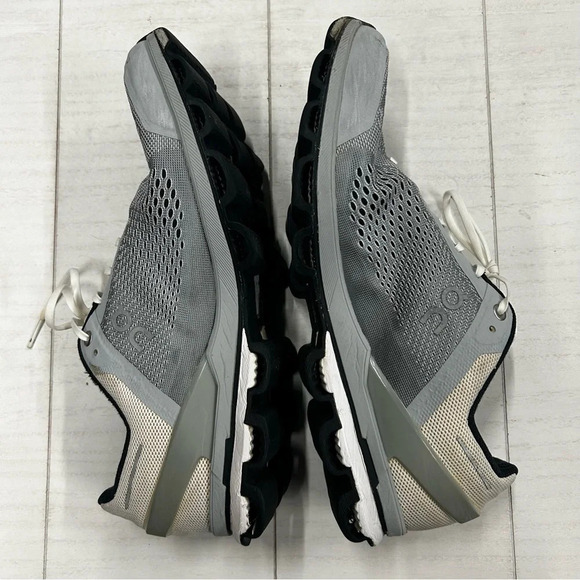 ON Cloudsurfer Glacier/Black Womens 10.5 Grey Black White Preowned - Picture 5 of 15